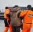 Двух мужчин без сознания нашли на льду Ладожского озера - Gubdaily.Ru